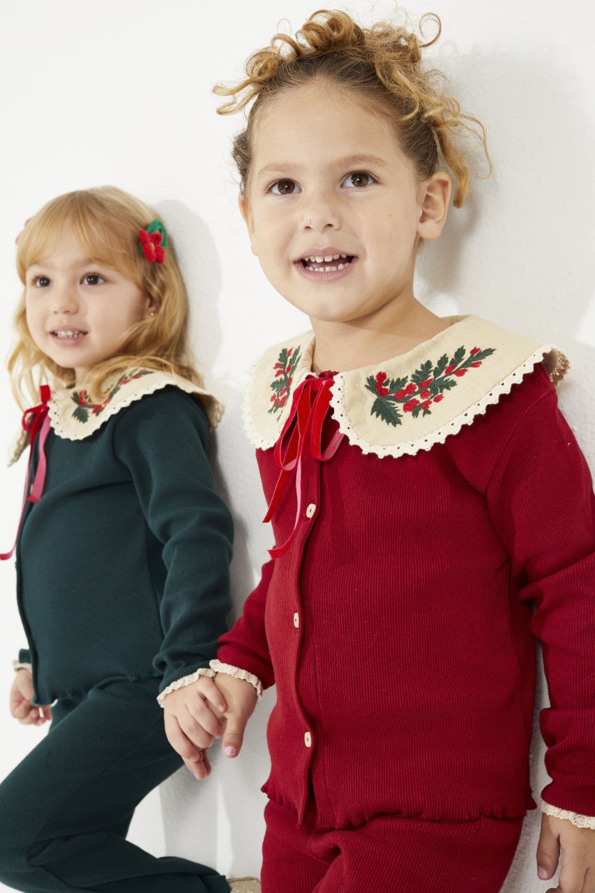 Koyu%20Kırmızı%20Yakası%20Nakışlı%20Fitilli%20Takım