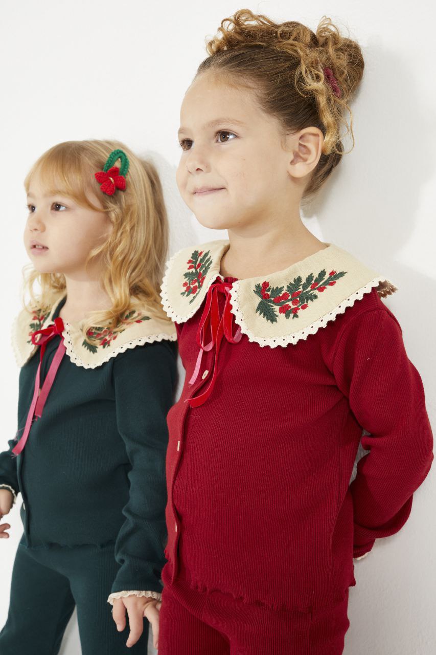 Koyu%20Kırmızı%20Yakası%20Nakışlı%20Fitilli%20Takım