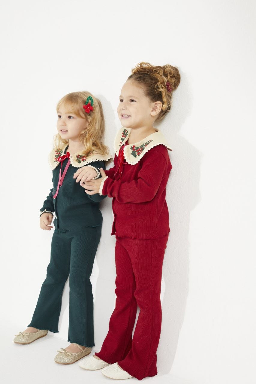 Koyu%20Kırmızı%20Yakası%20Nakışlı%20Fitilli%20Takım